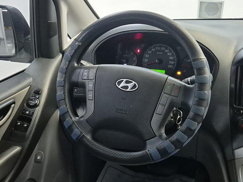 Hyundai Starex Grand CVX Luxury 2.5 VGT/ WGT 5 Van 10