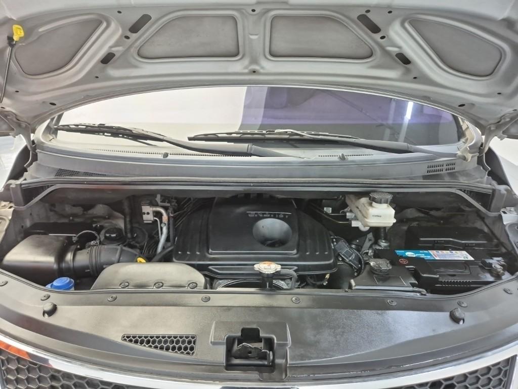 Hyundai Starex Grand CVX Deluxe 2.5 VGT/ WGT Wagon 6