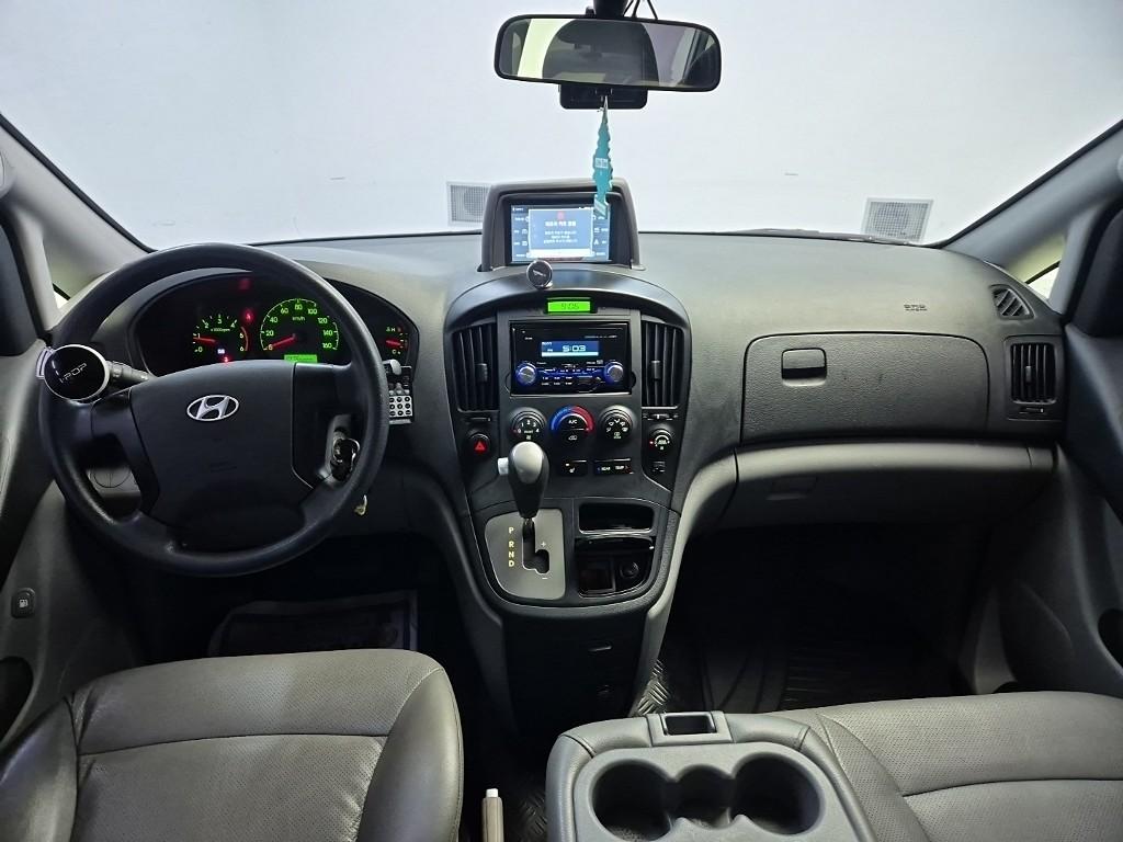 Hyundai Starex Grand CVX Deluxe 2.5 VGT/ WGT Wagon 8