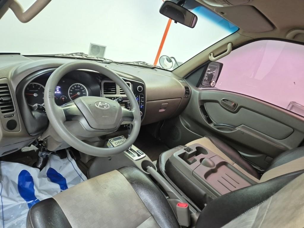 Hyundai Porter II Super Cab Refrigerated Truck Long Wheelbase Super Cab 7