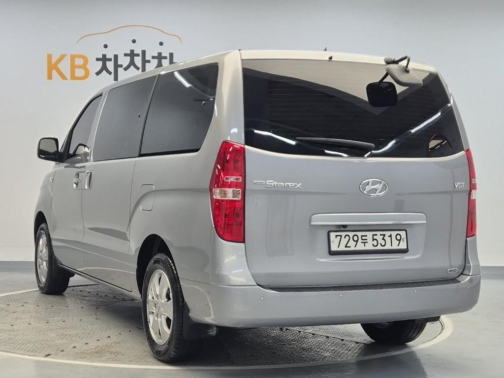 Hyundai Starex Grand Smart 2.5 VGT Wagon 4WD A/ T 3