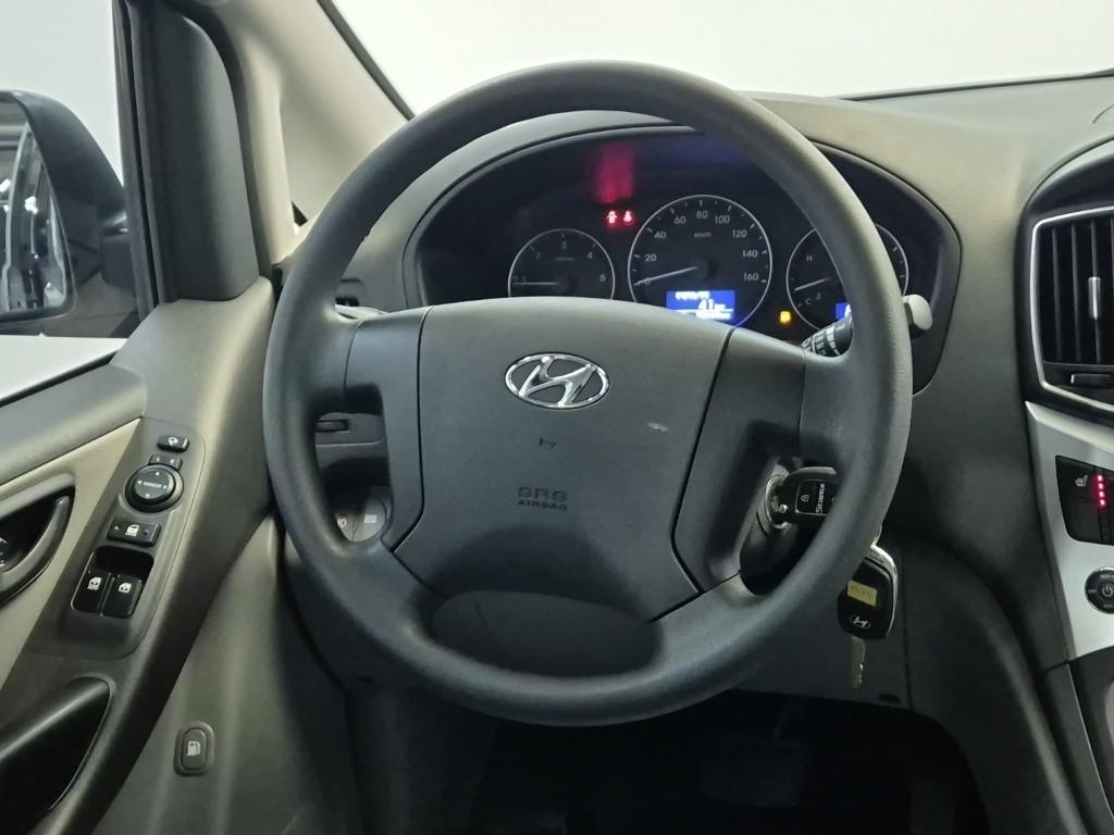 Hyundai Starex Grand Smart 2.5 VGT Wagon 4WD A/ T 10