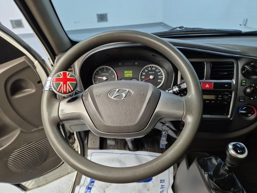 Hyundai Porter II Super Cab High Fixed Floor Long Wheelbase Super Cab 9