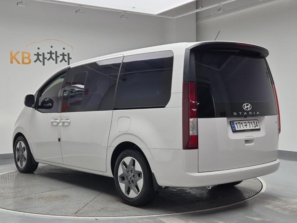 Hyundai Staria Modern Diesel 2.2 Tourer 4WD 3