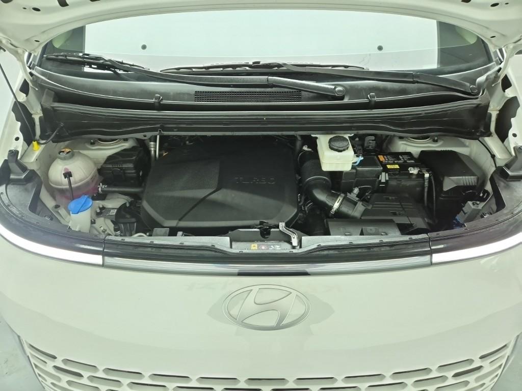 Hyundai Staria Modern Diesel 2.2 Tourer 4WD 6
