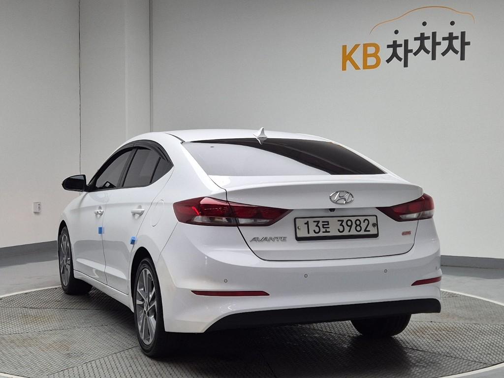 Hyundai Avante AD Value Plus 1.6 GDi 3