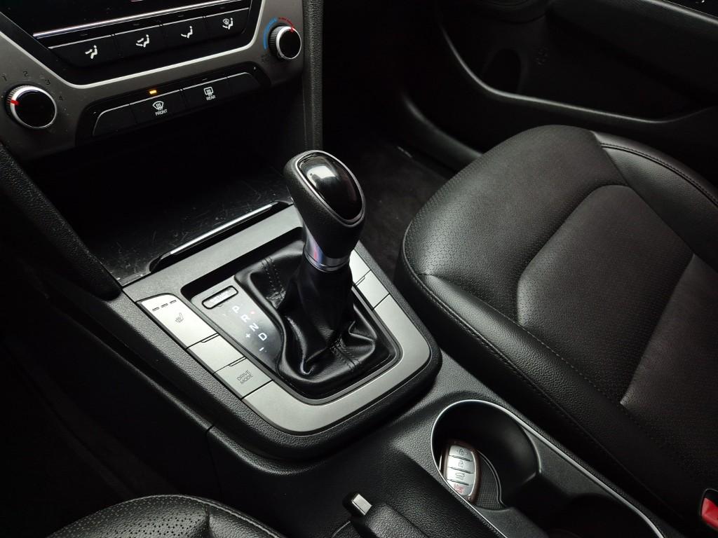 Hyundai Avante AD Value Plus 1.6 GDi 9