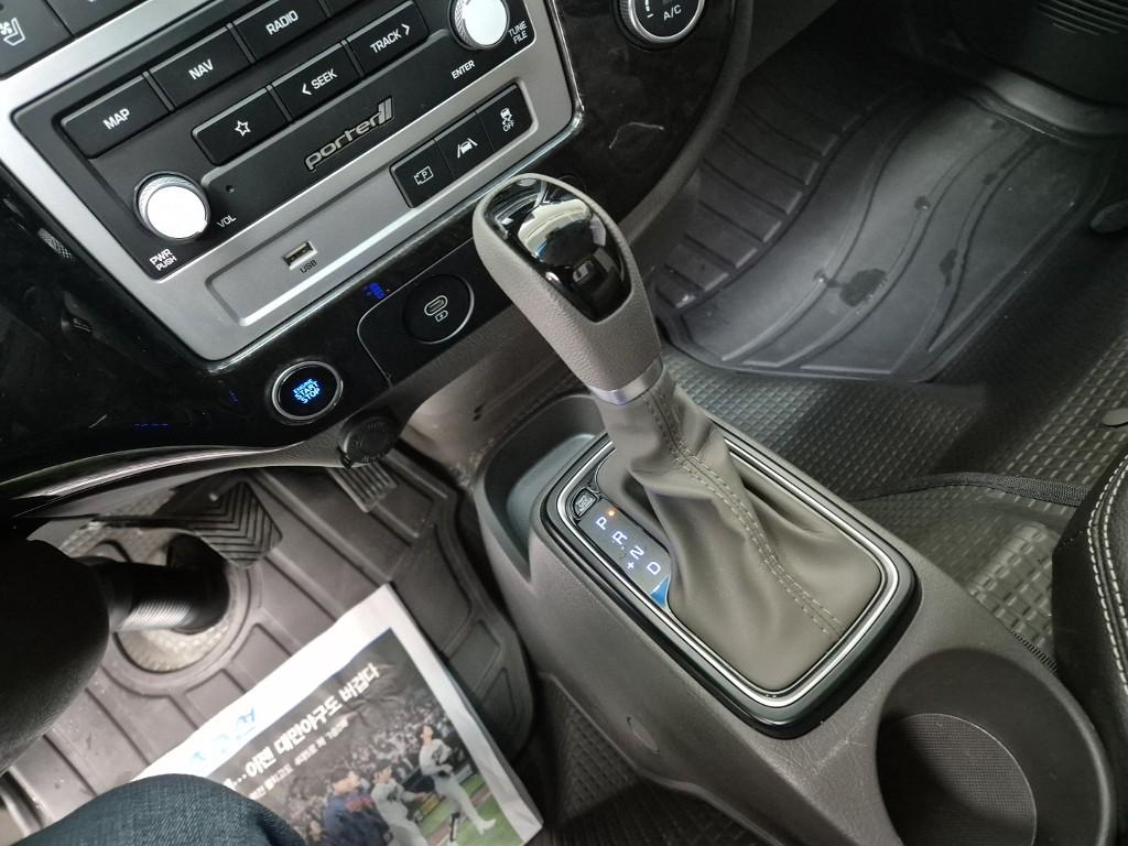 Hyundai Porter II LPG Super Cab LPG Fixed Floor Long Wheelbase Super Cab 8