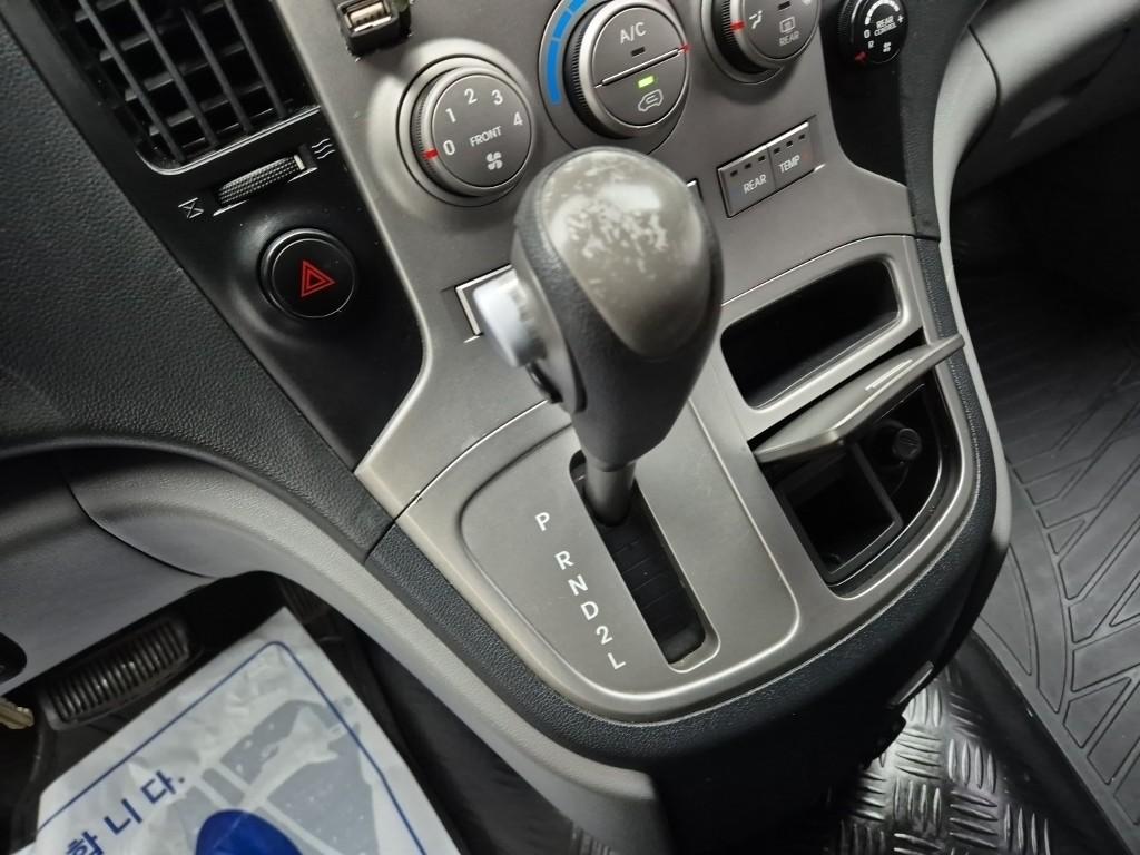 Hyundai Starex Grand CVX Luxury 2.4 LPi Wagon 9