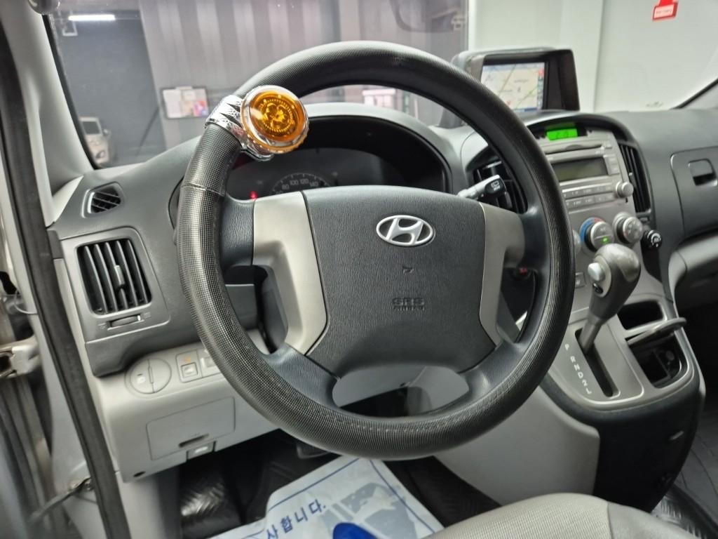 Hyundai Starex Grand CVX Luxury 2.4 LPi Wagon 10