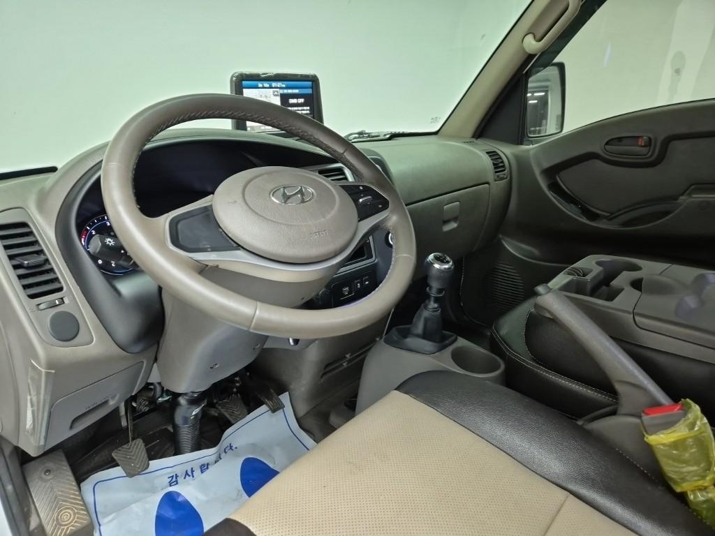 Hyundai Porter II Long Wheelbase Smart Long Wheelbase Super Cab 4WD 7