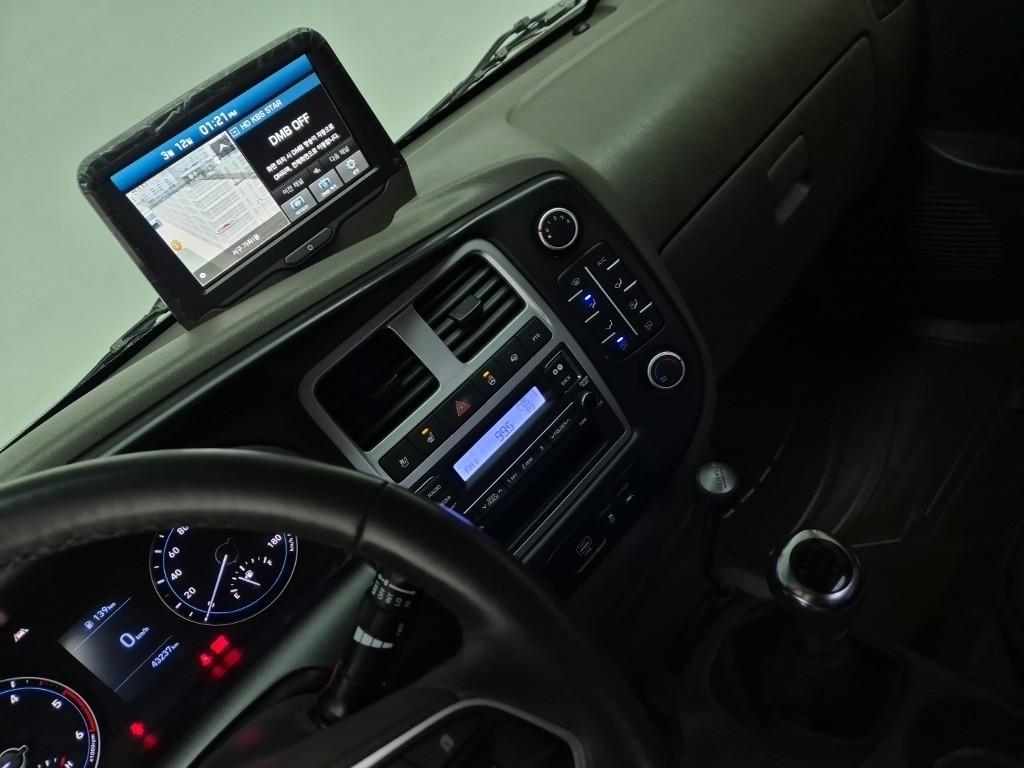 Hyundai Porter II Long Wheelbase Smart Long Wheelbase Super Cab 4WD 10