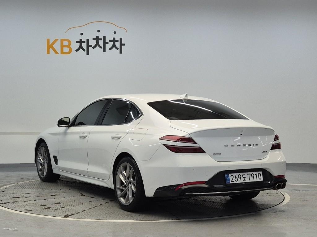 Genesis G70 2022 photo 2