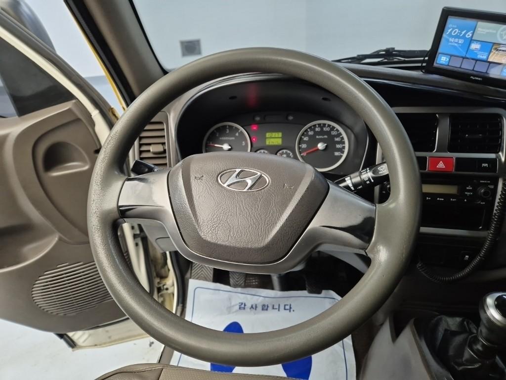 Hyundai Porter II Super Cab High Fixed Floor Long Wheelbase Super Cab 9