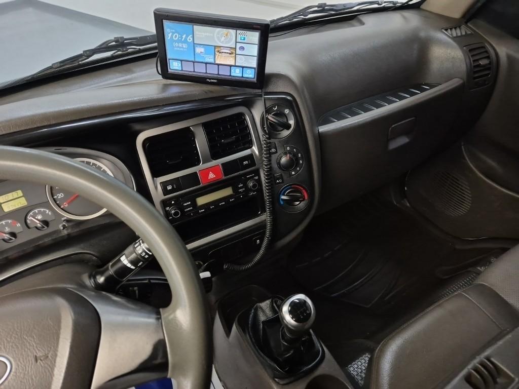 Hyundai Porter II Super Cab High Fixed Floor Long Wheelbase Super Cab 10