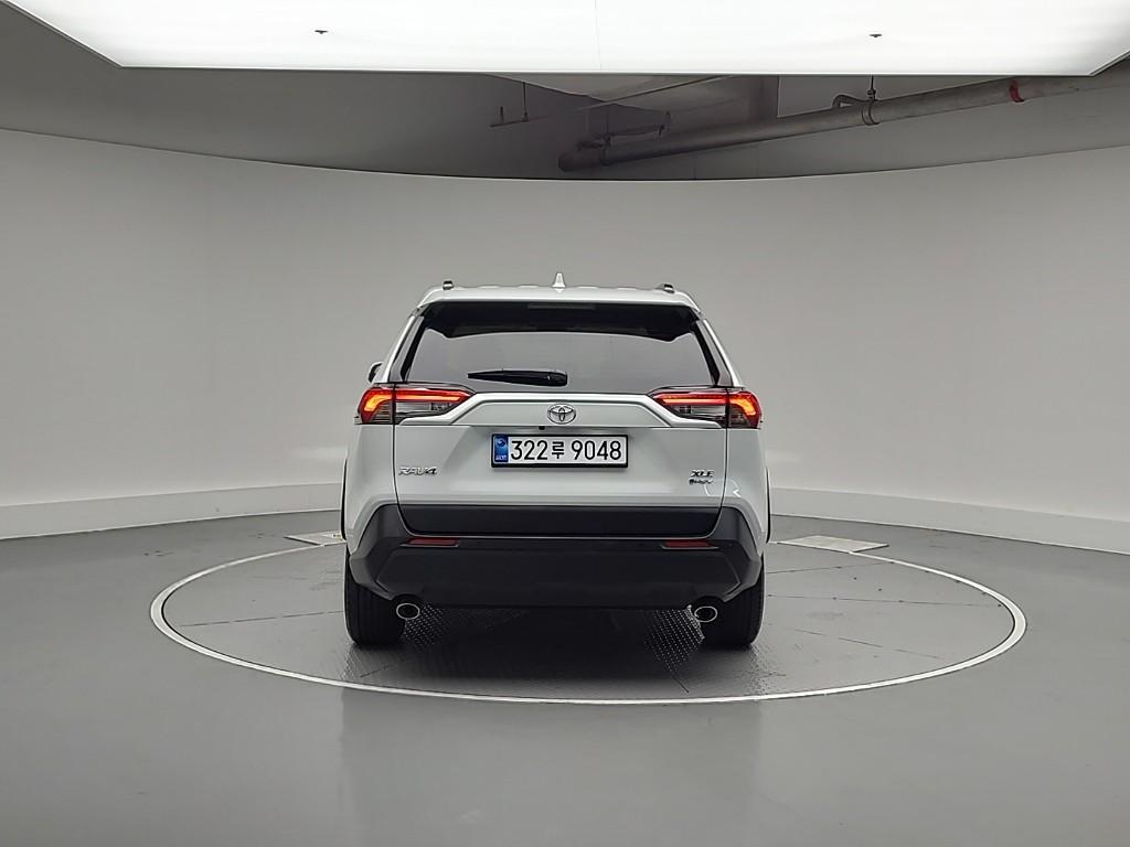 Toyota RAV4 XLE 2.5 Hybrid 2WD 4