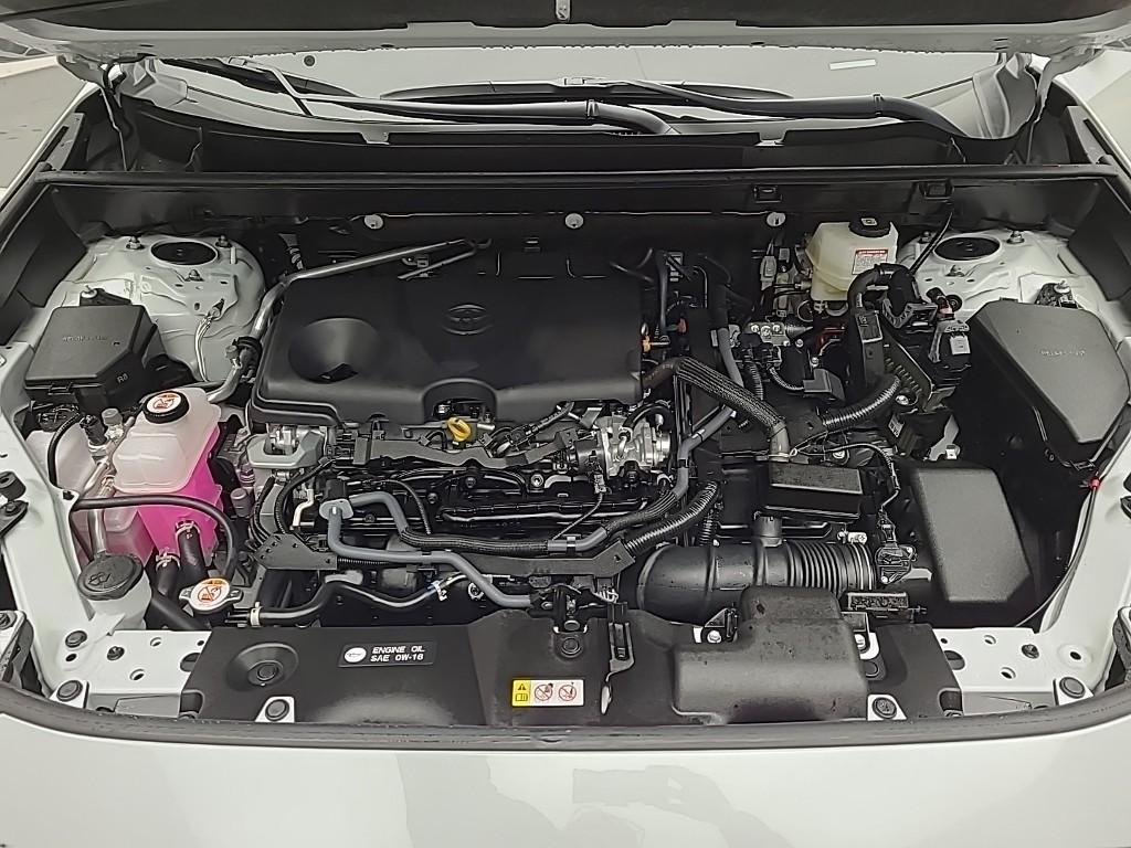 Toyota RAV4 XLE 2.5 Hybrid 2WD 6