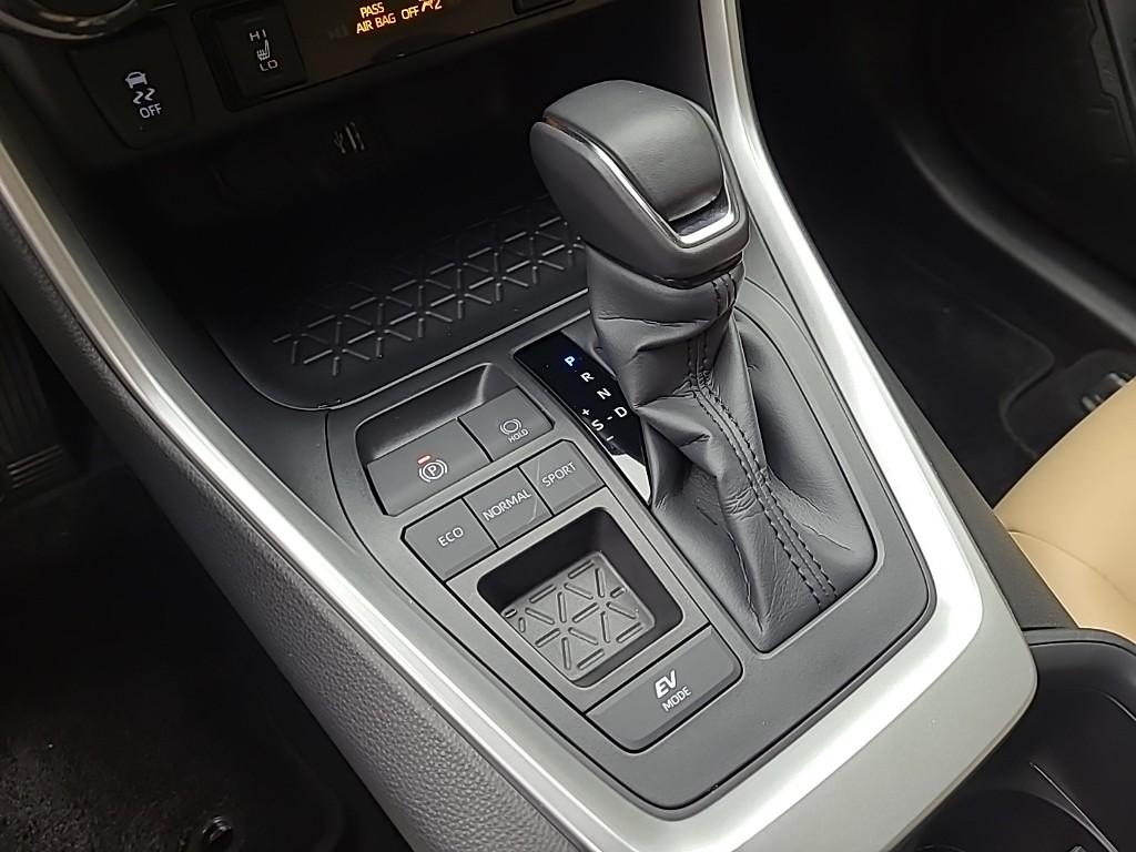 Toyota RAV4 XLE 2.5 Hybrid 2WD 9