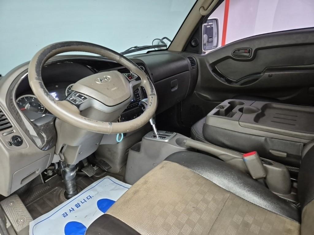 Hyundai Porter II Long Wheelbase Modern Long Wheelbase Double Cab 7