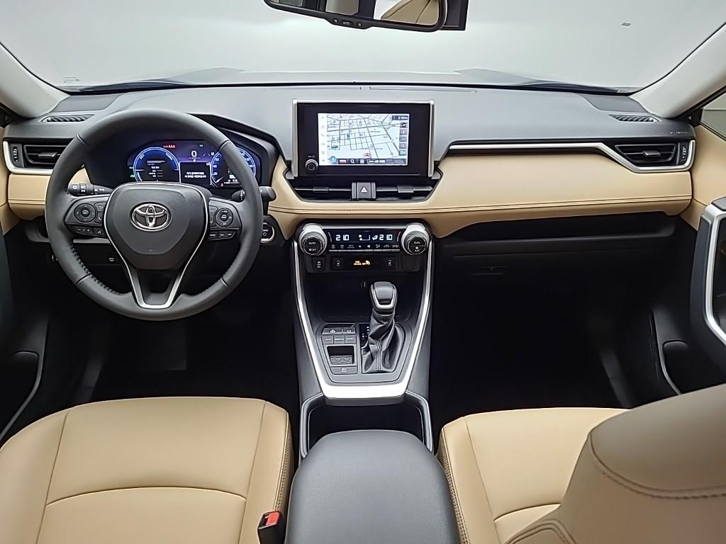 Toyota RAV4 XLE 2.5 Hybrid 2WD 8