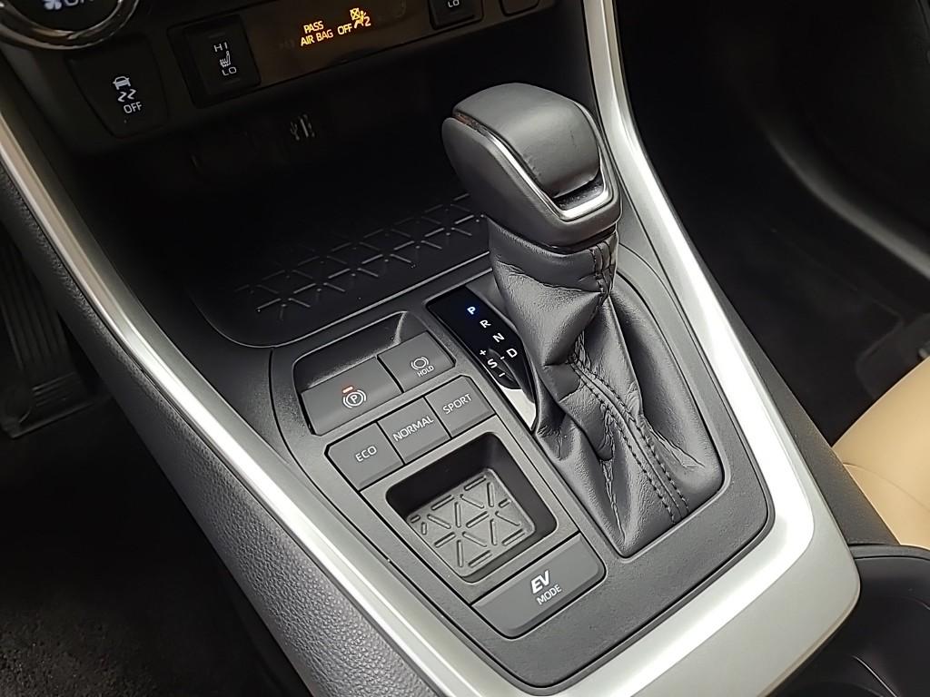 Toyota RAV4 XLE 2.5 Hybrid 2WD 9