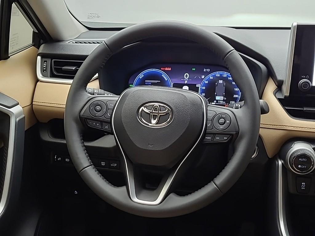 Toyota RAV4 XLE 2.5 Hybrid 2WD 10