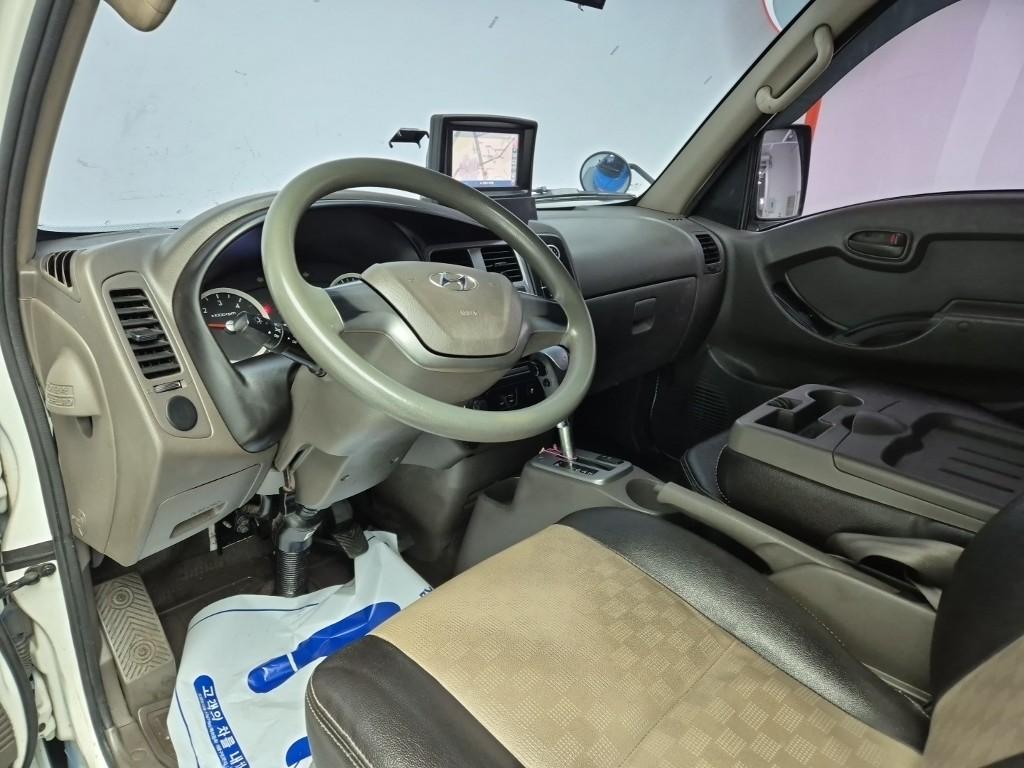 Hyundai Porter II Super Cab High Fixed Floor Long Wheelbase Super Cab 8