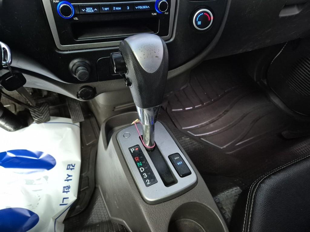 Hyundai Porter II Super Cab High Fixed Floor Long Wheelbase Super Cab 9