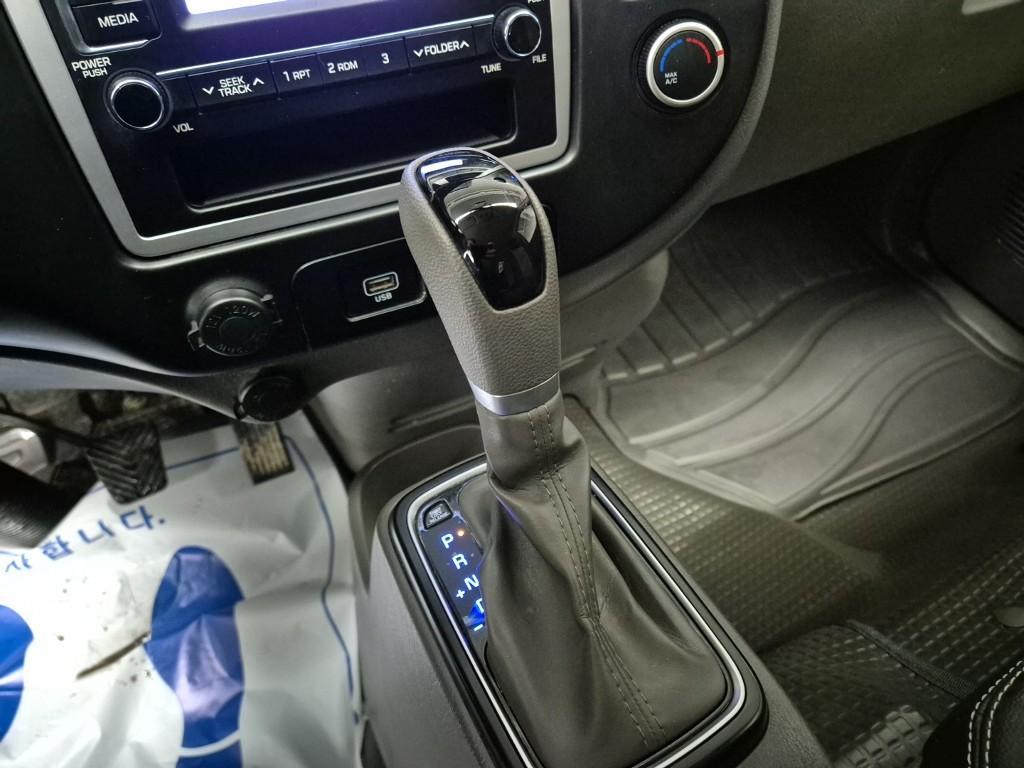 Hyundai Porter II Long Wheelbase Style Long Wheelbase Double Cab 8