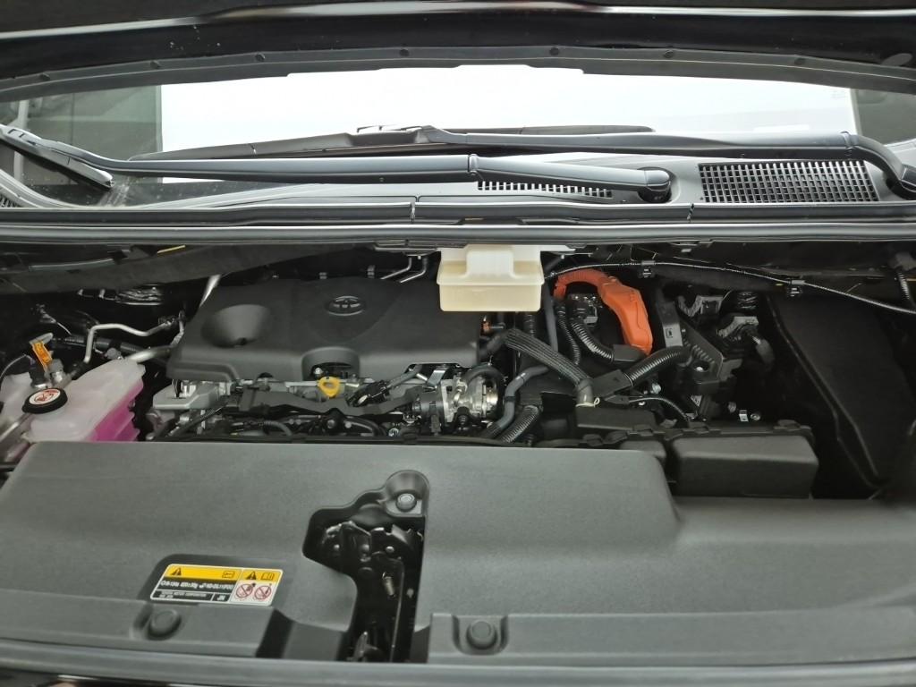 Toyota Alphard 2.5 HEV AWD 6