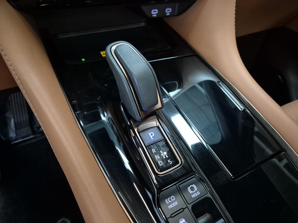 Toyota Alphard 2.5 HEV AWD 9