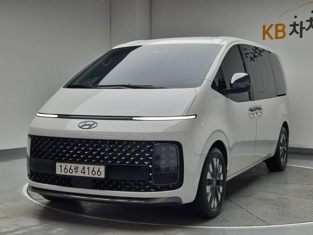 HYUNDAI Staria 2.2 Diesel Lounge 9-Seater 2W