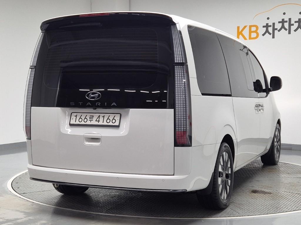 HYUNDAI Staria 2.2 Diesel Lounge 9-Seater 2W
