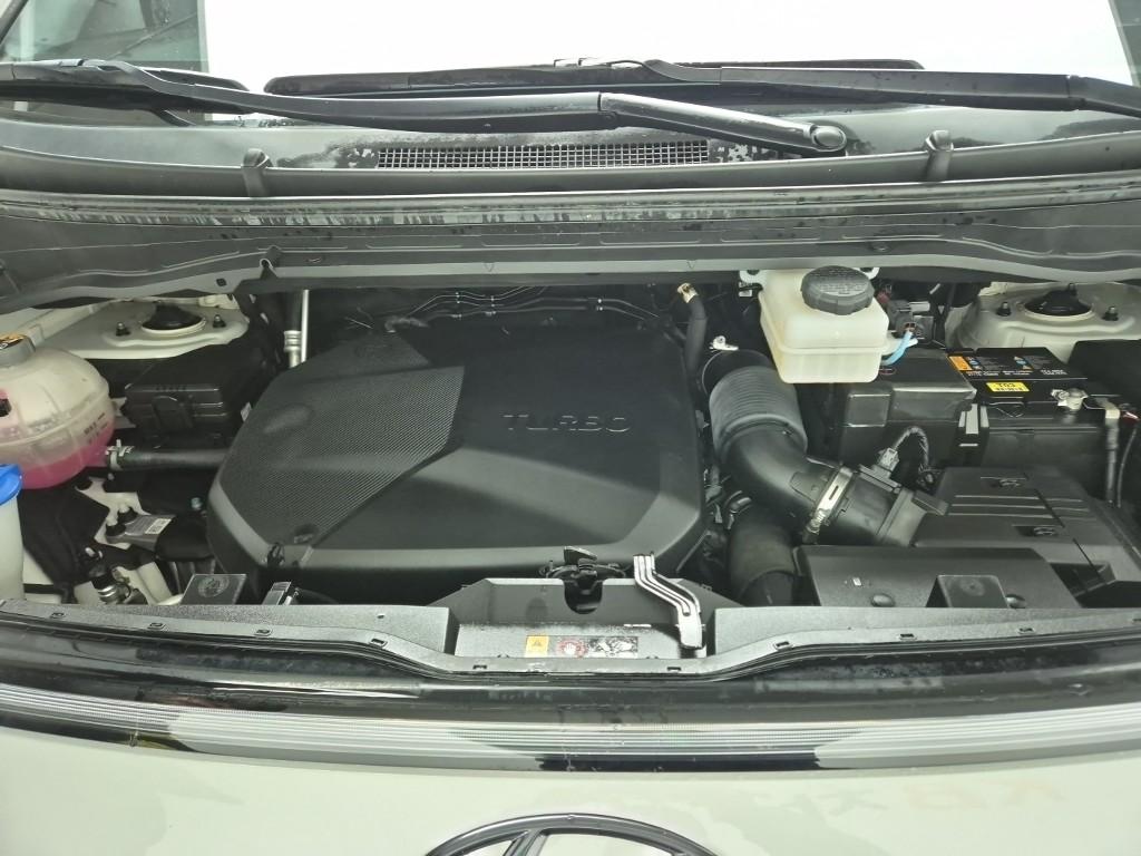 HYUNDAI Staria 2.2 Diesel Lounge 9-Seater 2W