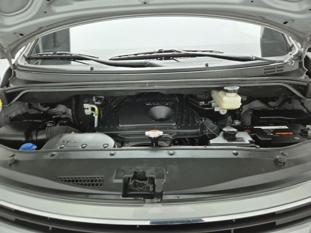 Hyundai Starex Grand Smart 2.5 VGT/ WGT 3 Van 6