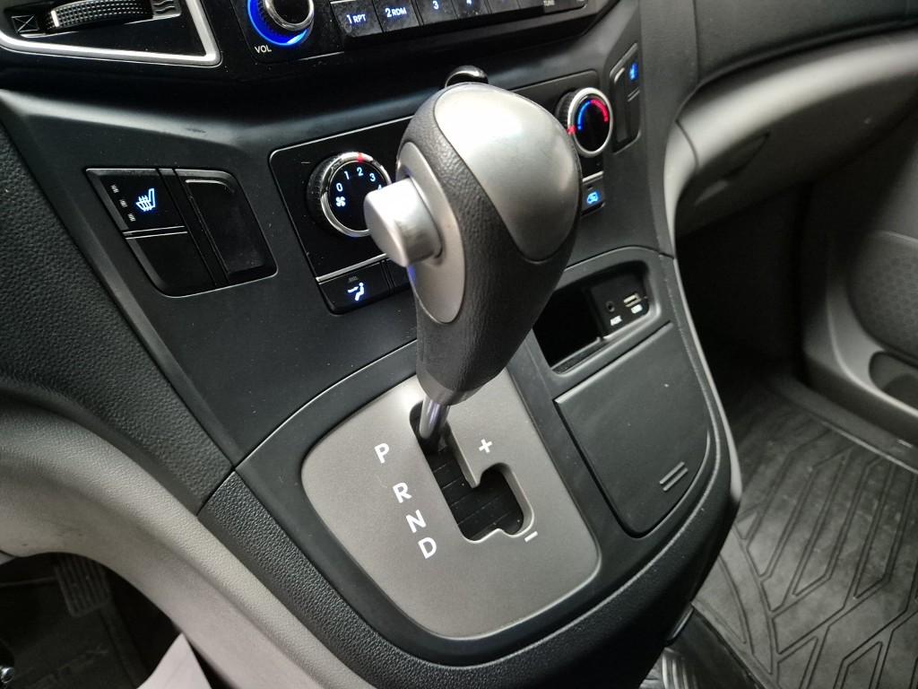 Hyundai Starex Grand Smart 2.5 VGT/ WGT 3 Van 9