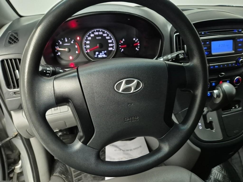 Hyundai Starex Grand Smart 2.5 VGT/ WGT 3 Van 10