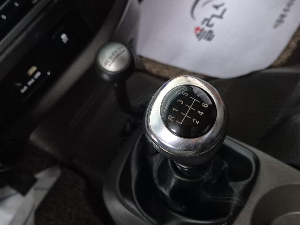 Hyundai Porter II Long Wheelbase Modern Long Wheelbase Double Cab 4WD 8