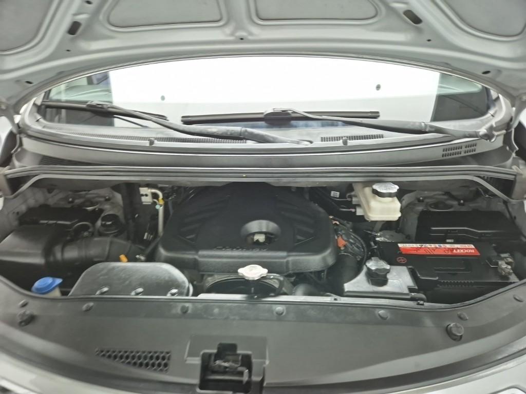 Hyundai Starex Grand Smart 2.5 VGT/ WGT 3 Van 6