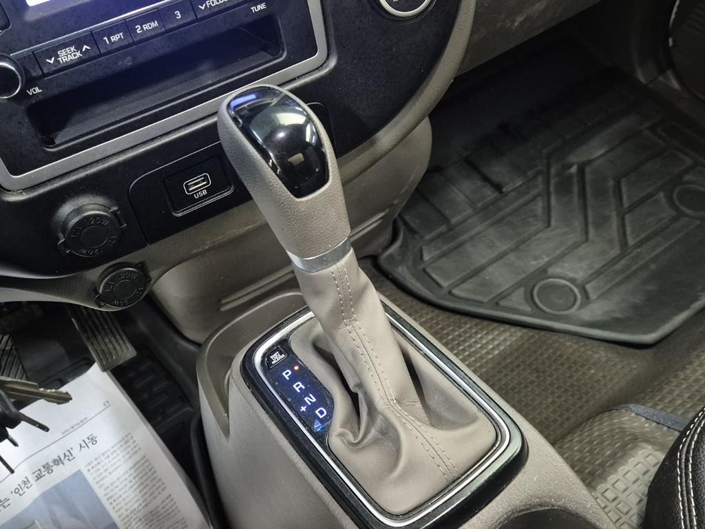 Hyundai Porter II Low Fixed Floor Long Wheelbase Super Cab 8