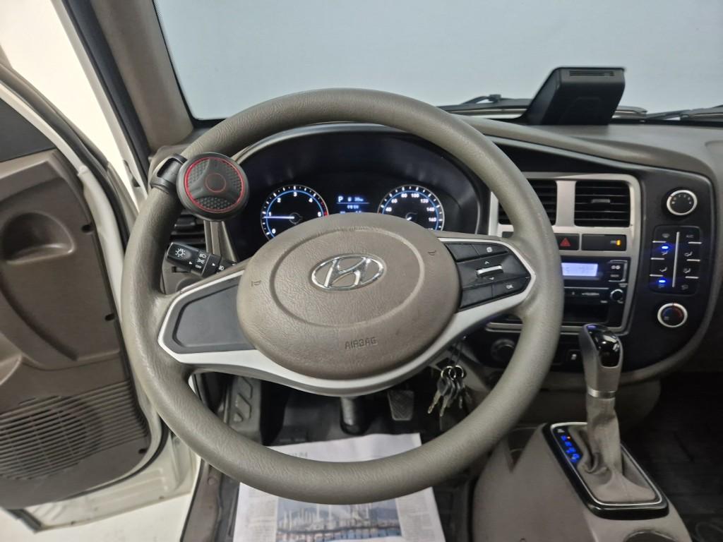 Hyundai Porter II Low Fixed Floor Long Wheelbase Super Cab 9