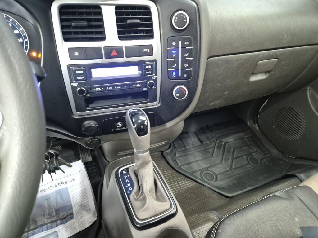 Hyundai Porter II Low Fixed Floor Long Wheelbase Super Cab 10