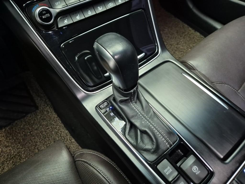 Hyundai Grandeur IG Exclusive Special 3.0 LPi 9