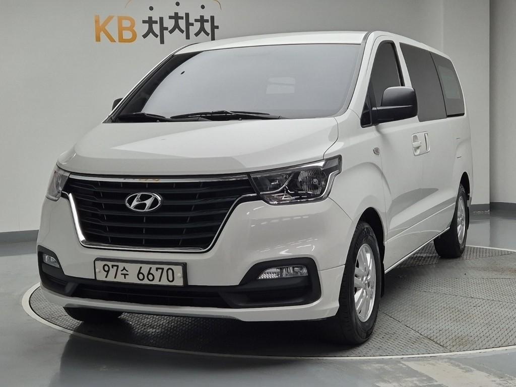 Hyundai Starex Grand Smart 2.5 WGT/ VGT 3 Van M/ T 2