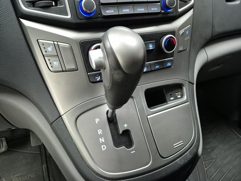 Hyundai Starex Grand Smart 2.5 WGT/ VGT 3 Van M/ T 9