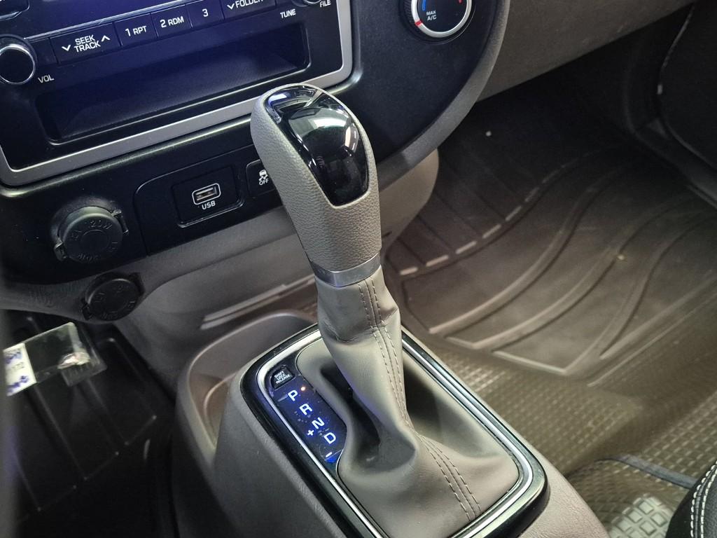 Hyundai Porter II Manual Wing body Long Wheelbase Super Cab 8