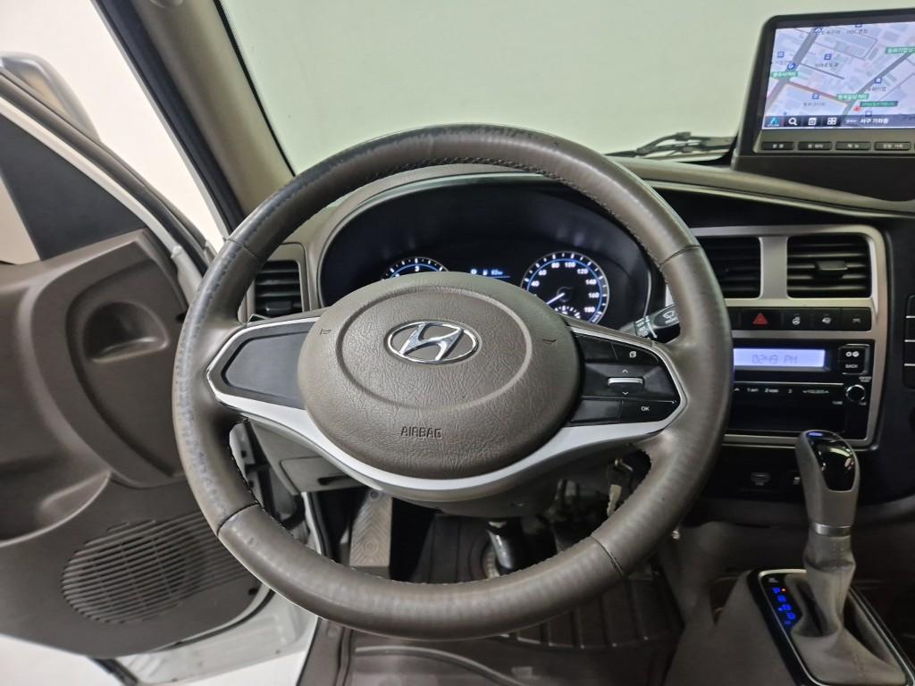 Hyundai Porter II Manual Wing body Long Wheelbase Super Cab 9