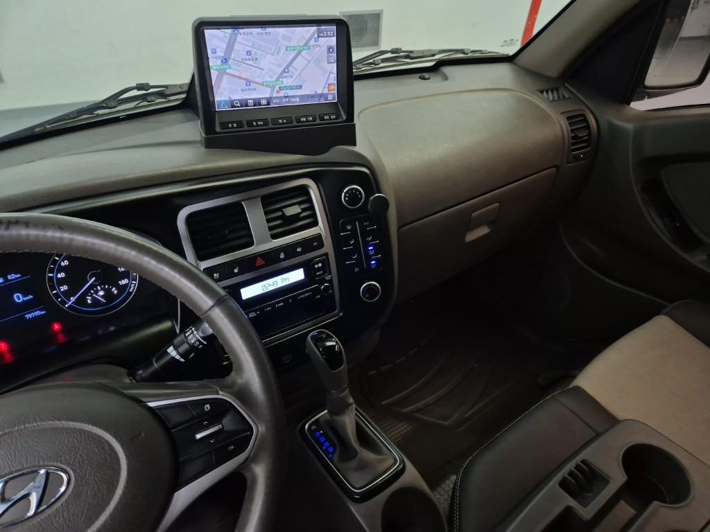 Hyundai Porter II Manual Wing body Long Wheelbase Super Cab 10