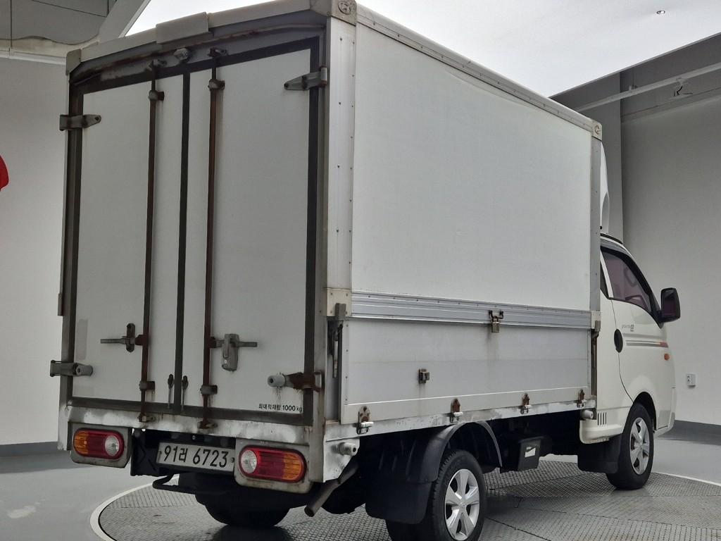 Hyundai Porter II Manual Wing body Long Wheelbase Super Cab 4