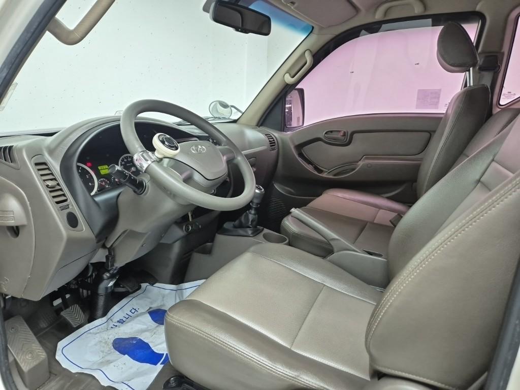 Hyundai Porter II Manual Wing body Long Wheelbase Super Cab 7